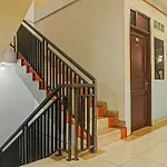 Super Oyo 91535 J&B Rooms Tomang