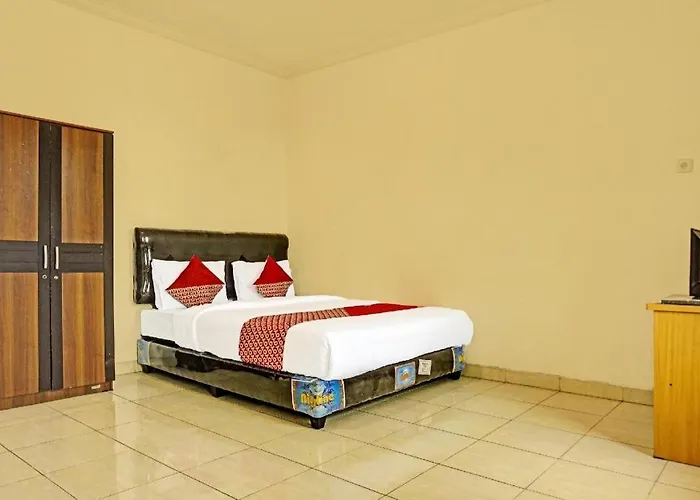 Super Oyo 91535 J&B Rooms Tomang