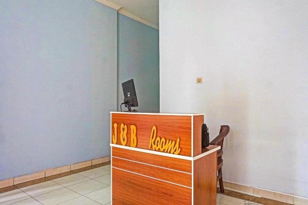Super Oyo 91535 J&b Tomang Hotel Jakarta